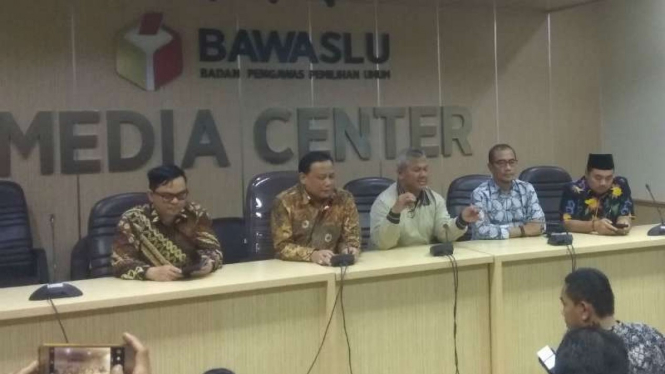 Konferensi Pers KPU dan Bawaslu di Jakarta, Kamis, 11 April 2019.