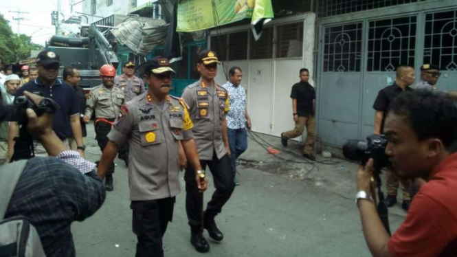 Kapolda Sumut Irjen Pol Agus Andrianto saat meninjau lokasi ledakan di Medan