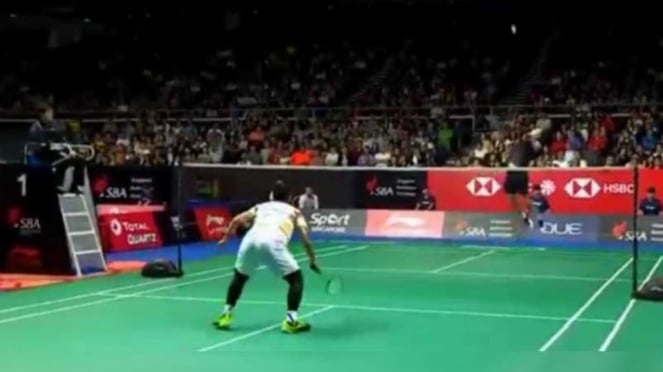 Jonatan Christie vs Viktor Axelsen di perempatfinal Singapore Open 2019.