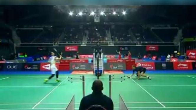 Jonatan Christie vs Viktor Axelsen di perempatfinal Singapore Open 2019.