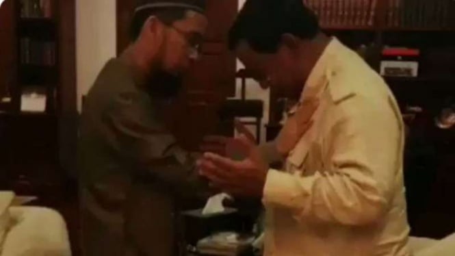 Ustaz Adi Hidayat saat menemui Prabowo Subianto untuk menyampaikan dukungannya.