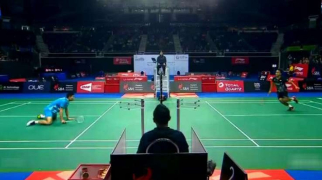 Anthony Sinisuka Ginting vs Chou Tien Chen di semifinal Singapore Open 2019.