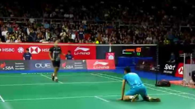 Anthony Sinisuka Ginting vs Chou Tien Chen di semifinal Singapore Open 2019.