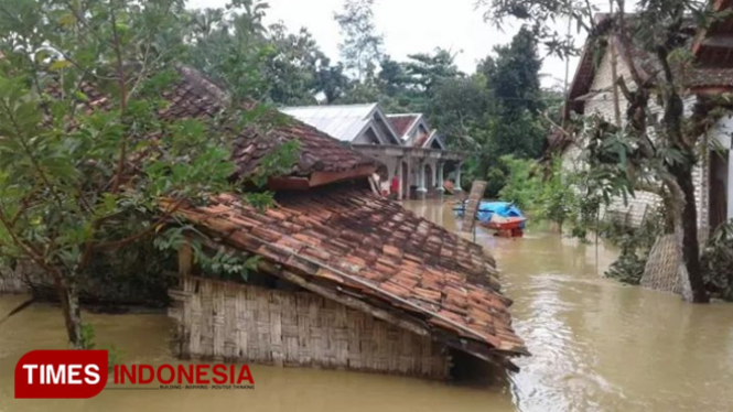 Puluhan rumah di Desa Palengaan Daja, Kecamatan Palengaan, Kabupaten Pamekasan, Madura, Jawa Timur terendam banjir.(FOTO:akhmad syafii/TIMES Indonesia)