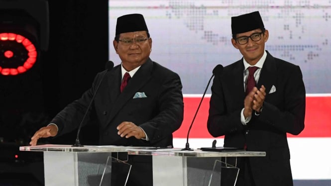 Pasangan nomor urut 02 Prabowo Subianto dan Sandiaga Uno  mengikuti debat kelima  Pilpres 2019 di Hotel Sultan, Jakarta, Sabtu, 13 April 2019.