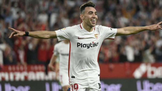 Striker Sevilla, Munir El Haddadi rayakan gol.