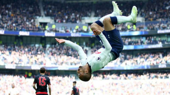 WInger Tottenham Hotspur, Lucas Moura, rayakan gol.