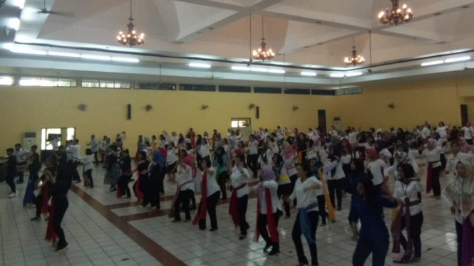 Latihan Joget Bareng Tari Semarangan untuk HUT Kota Semarang ke-472.