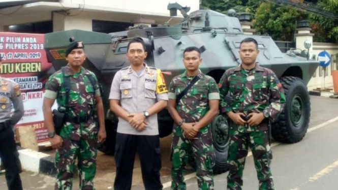 TNI-Polri kerahkan kendaraan perang untuk kawal TPS.