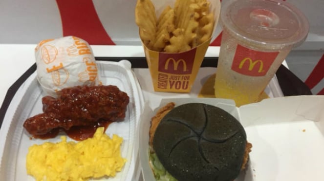 Topokki Chicken & Rice Special dan McSpicy Black Topokki Mc Donalds