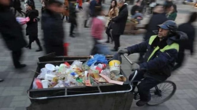 Zhao, Petugas Kebersihan di China