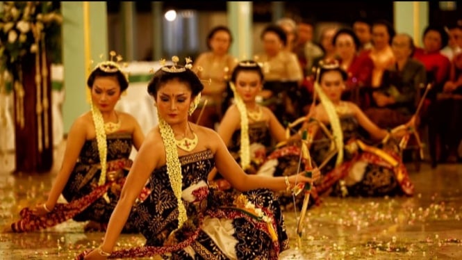 6 Kesenian Tradisional Indonesia Yang Terkenal Kemistisannya