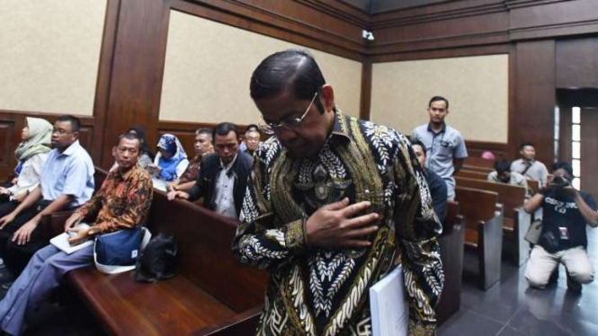 Terdakwa kasus dugaan suap proyek PLTU Riau-1 Idrus Marham di Pengadilan Tipikor Jakarta.