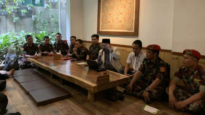 Pimpinan Komando Kesiapsiagaan Angkatan Muda Muhammadiyah (KOKAM) Jawa Barat dalam jumpa pers persiapan pengamanan pemilu di Bandung, Selasa, 16 April 2019.