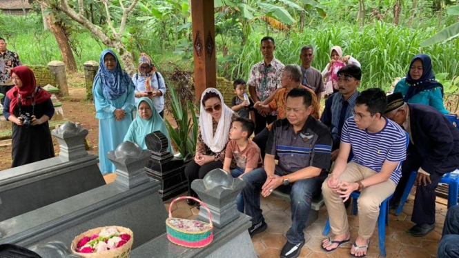 Ketua DPR RI Bambang Soesatyo dan keluarga di Purbalingga.