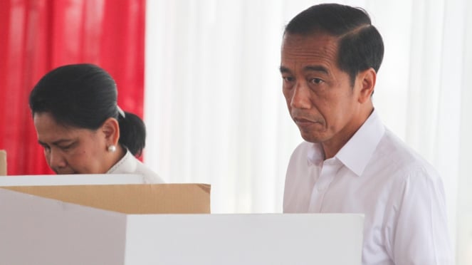 Jokowi dan Iriana Jokowi Mencoblos