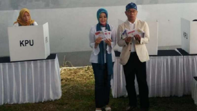 Gubernur Jawa Barat Ridwan Kamil dan istri.