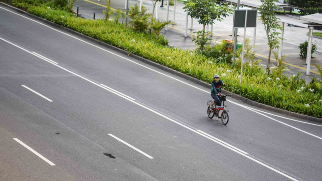 Pesepeda melintas di kawasan Sudirman-Thamrin, Jakarta, Rabu, 17 April 2019. (Foto ilustrasi)