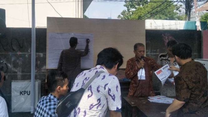Penghitungan suara di TPS 044, Petamburan, Jakarta Barat