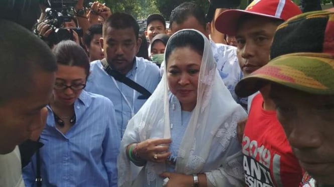 Titiek Soeharto tiba di rumah Prabowo