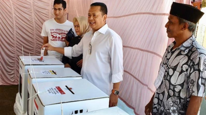  Ketua DPR RI Bambang Soesatyo gunakan hak pilihnya pada Pemilu 2019.