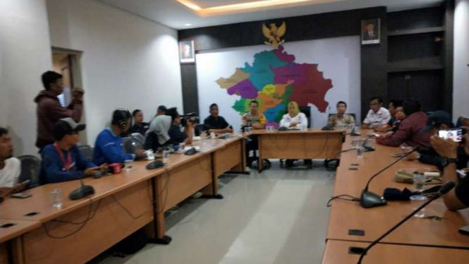 KPU Sumatera Selatan menyatakan ribuan lembar surat hilang di Kabupaten Banyuasin dalam konferensi pers di Palembang, Rabu, 17 April 2019.
