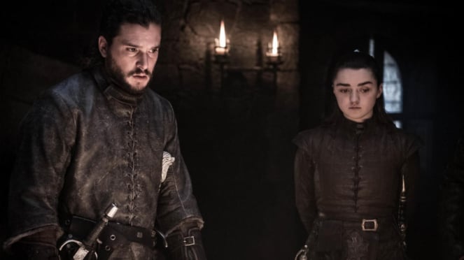 Arya Stark (Maisie Williams) dan Jon Snow (Kit Harington) dalam Game of Thrones.