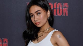 Rich Brian dan NIKI Nyanyi Indonesia Raya di Festival Musik Amerika