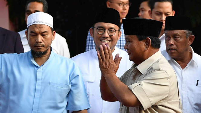 Prabowo Subianto (kedua kanan) dan Dahnil Anzar Simanjuntak (tengah) saat kampanye Pemilu Presiden 2019.