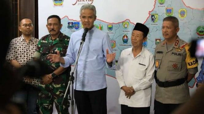 Gubernur Jateng Ganjar Pranowo bersama sejumlah petinggi TNI dan Polri.