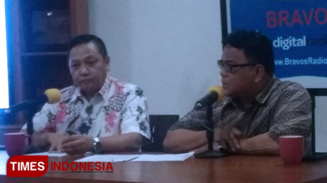 Praktisi media Arief Gunawan (kanan) dalam diskusi yang disiarkan Bravos Radio (FOTO: Yayat R Cipasang/TIMES Indonesia)