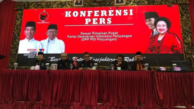 Sekjen PDIP Hasto Kristiyanto gelar konferensi pers, Jumat, 19 April 2019.