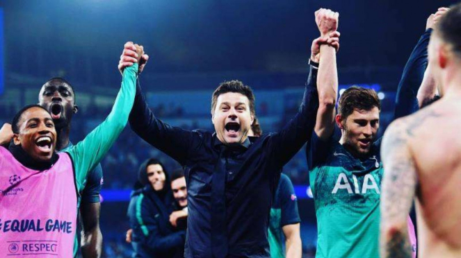 Manajer Tottenham Hotspur, Mauricio Pochettino (tengah)