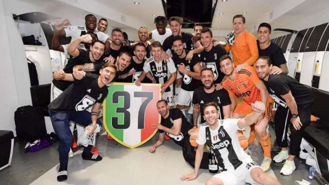Pemain Juventus rayakan Scudetto