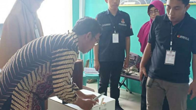 Suasana perhitungan di tingkat ppk kecamatan Bacukiki.