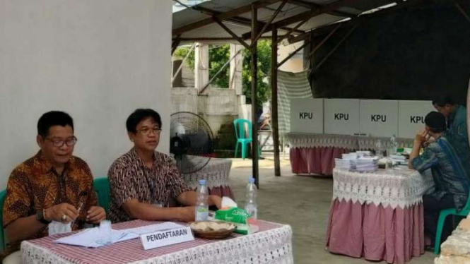 Pemungutan suara lanjutan di TPS 166 Kelurahan Aren Jaya, Kecamatan Bekasi Timur