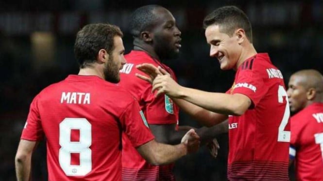 Dua gelandang Manchester United asal Spanyol, Juan Mata dan Ander Herrera