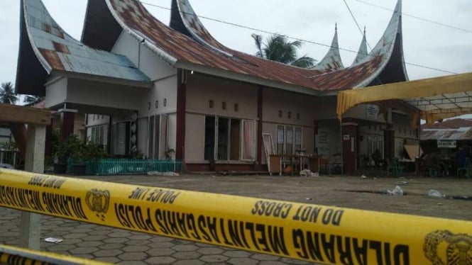 Gedung gudang penyimpanan logistik pemilu di Kabupaten Pesisir Selatan, Sumatera Barat, setelah kebakaran pada Senin dini hari, 22 April 2019.