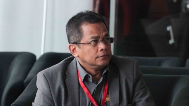 Sekretaris Jenderal (Sekjen) DPR Indra Iskandar menunggu panggilan penyidik saat akan menjalani pemeriksaan di Gedung KPK, Jakarta