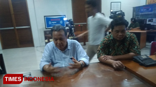 Ketua Tim Jurdil2019.org Kelana Budia Mulia (kiri). (FOTO: Yayat R Cipasang/TIMES Indonesia)