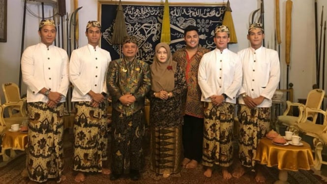 Ivan Gunawan dan Cowok-Cowok Halu bertemu Sultan Keraton Kesepuhan Cirebon