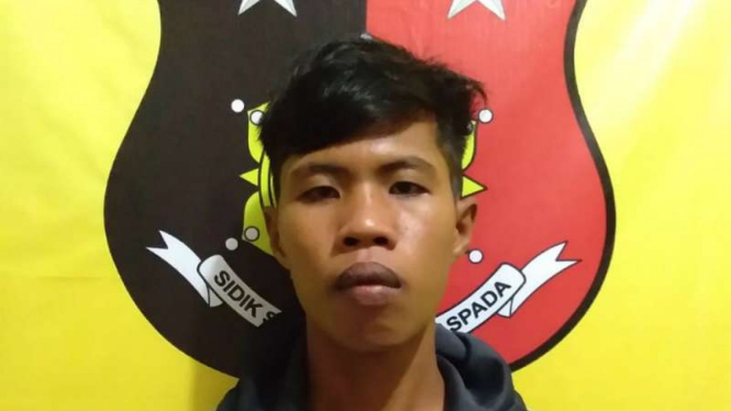 Torik, tersangka pembunuh seorang petani di Kabupaten Musi Rawas Utara, Sumatera Selatan, setelah menyerahkan diri kepada polisi setempat pada Selasa, 23 April 2019.