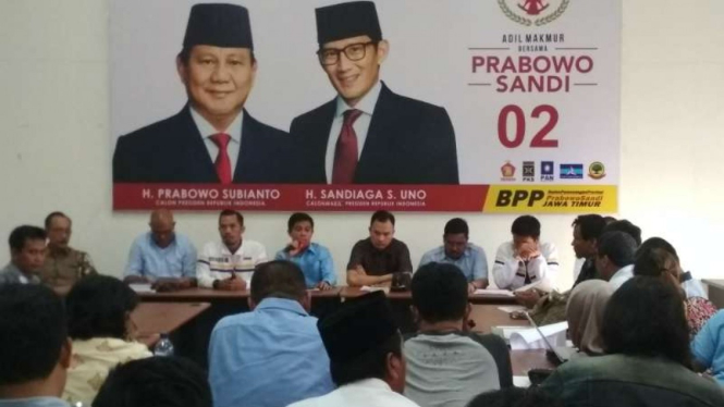 Ketua Badan Pemenangan Provinsi Prabowo-Sandi wilayah Jawa Timur, Soepriyatno, dalam konferensi pers di Surabaya, Kamis, 25 April 2019.