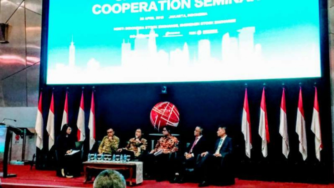 Diskusi di Bursa Efek Indonesia.
