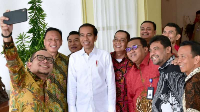 Jokowi bertemu berbagai petinggi persatuan buruh se Indonesia.