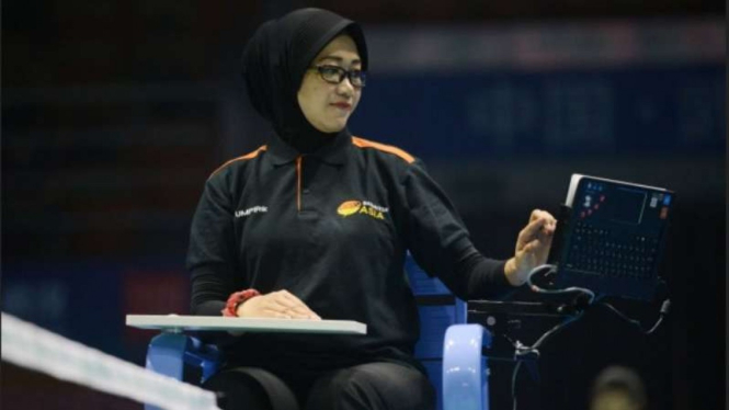Andi Purnama saat pimpin pertandingan Badminton Asia Championships.