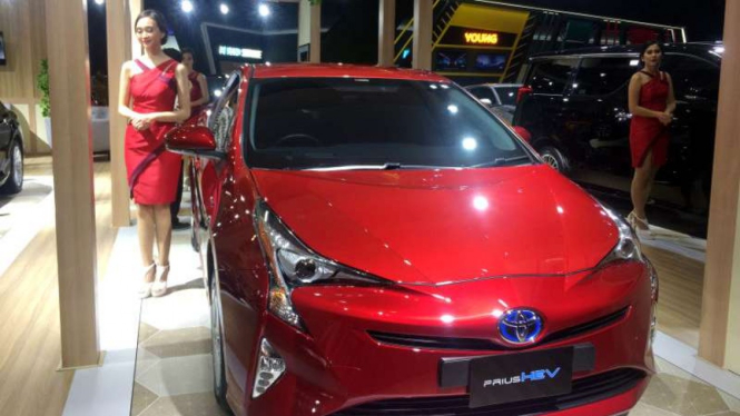 Toyota Prius dipamerkan di IIMS 2019