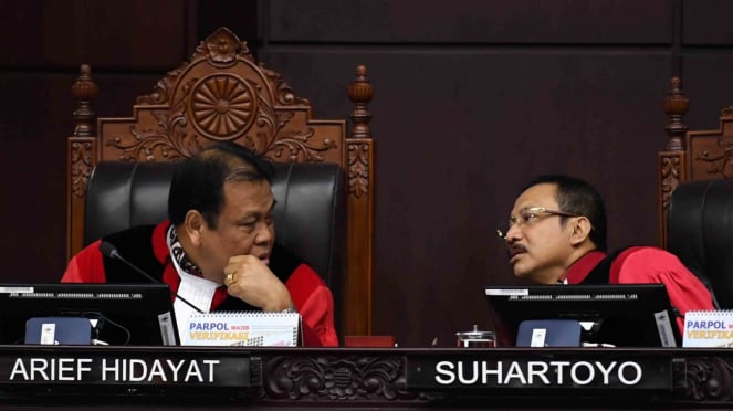 MK Putuskan Menteri Nyapres Tak Perlu Mundur, Refly: Nggak Paham ...