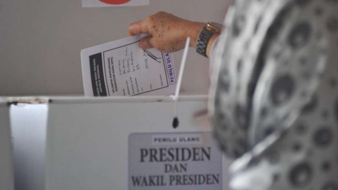 Pemungutan suara ulang (PSU) Pemilu 2019 di TPS 38 Parak Karakah Padang.