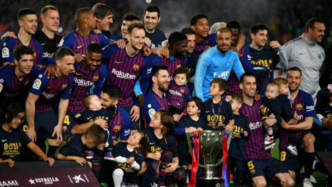 Selebrasi skuat Barcelona menjuarai LaLiga 2018/19 